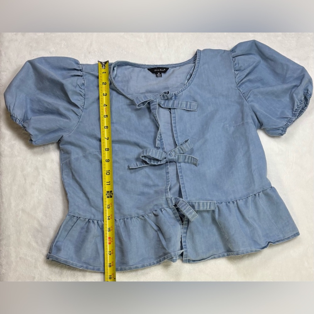 Sim & Sam women’s size M blouse with puff sleeves,front tie bows, and peplum hem - Picture 3 of 7